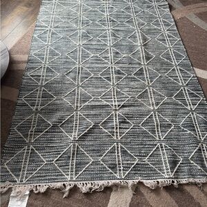 Natural Reflections Geometric Gray and White Rug